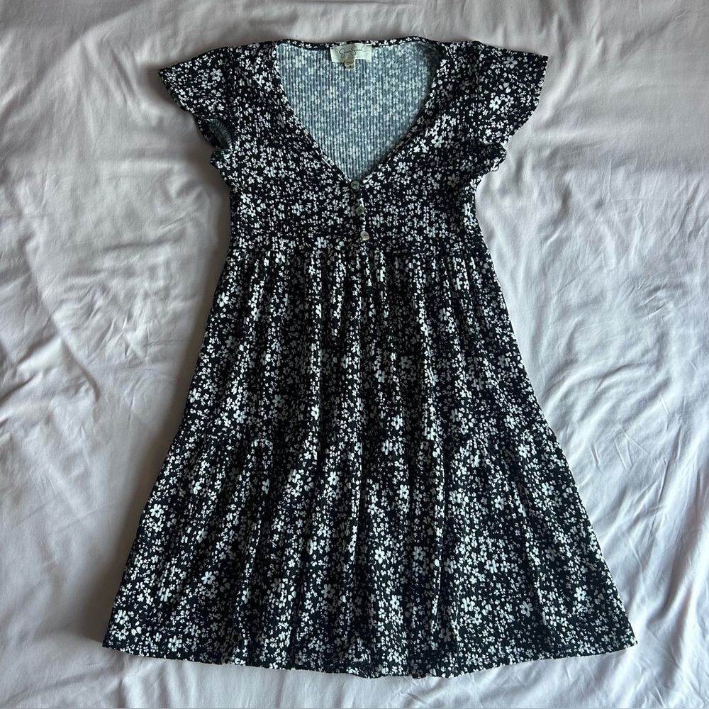 Jessica Simpson Black & White Floral Babydoll Dress – Size Small